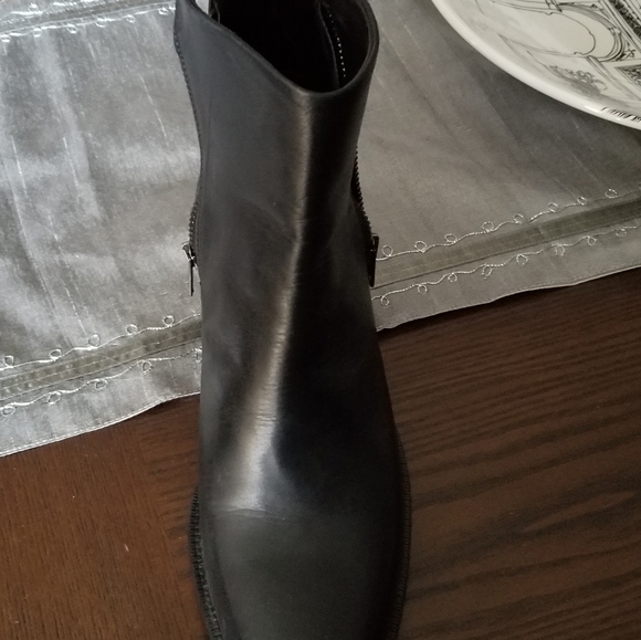 Almost brand new, worn twice, Italian leather - Picture 4 of 4